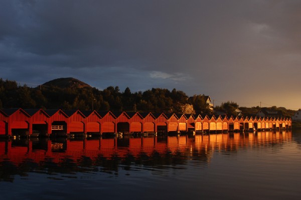 b&aring;thus i Hellvik