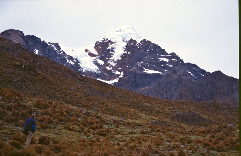 Abra Malaga [4400 m]. Nevada Veronica 5692 m.