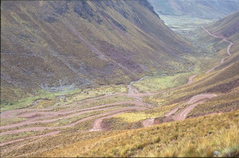 Casapalca. 4000 m. Road up to Marcapomococha